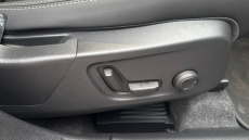 Volvo XC40 2.0 B4P Plus Dark 5dr Auto Petrol Estate